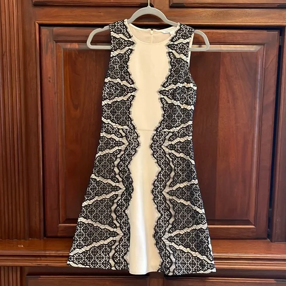 Diane Von Furstenberg | Dresses | Diane Von Furstenberg Daniella Ecru And  Lack Lace Dress 4 | Poshmark